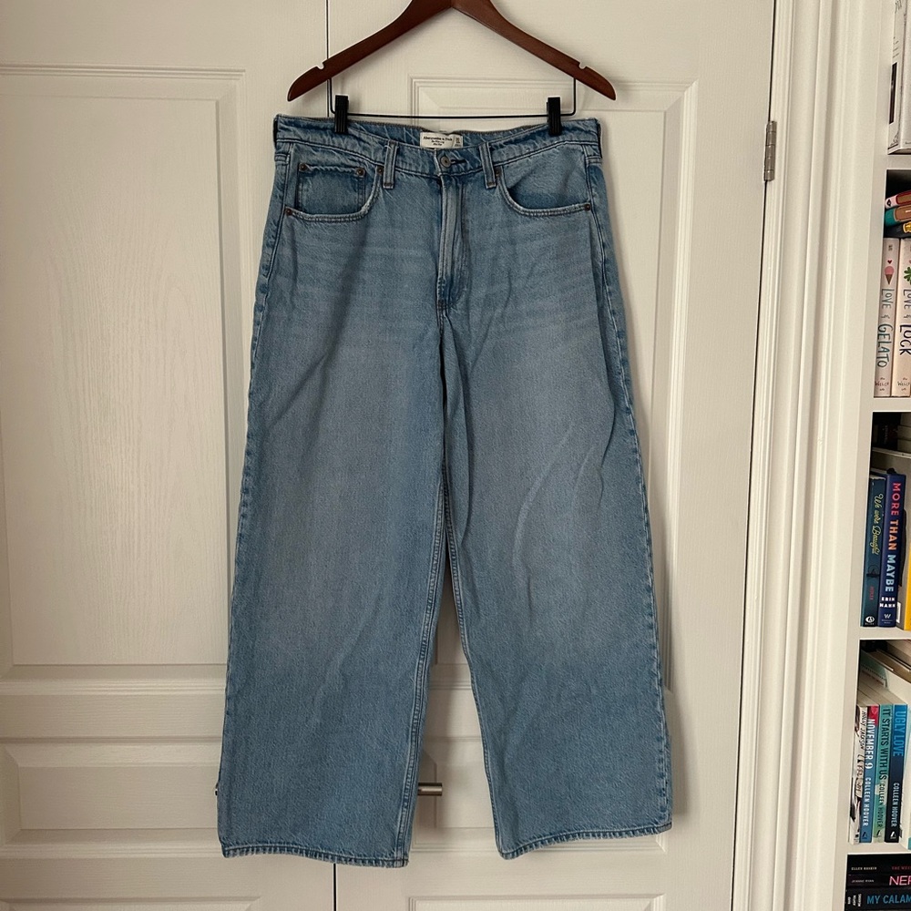 Abercrombie & Fitch Mid Rise Wide-Leg Jeans
